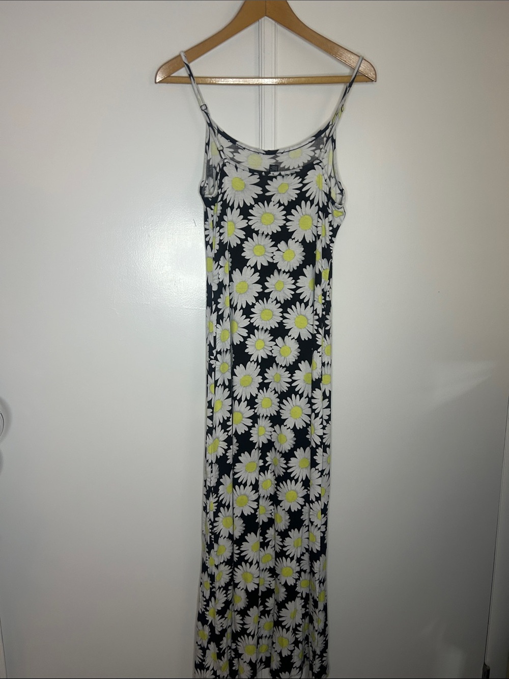 Soft Daisy Maxi Dress - Picture 9 of 10